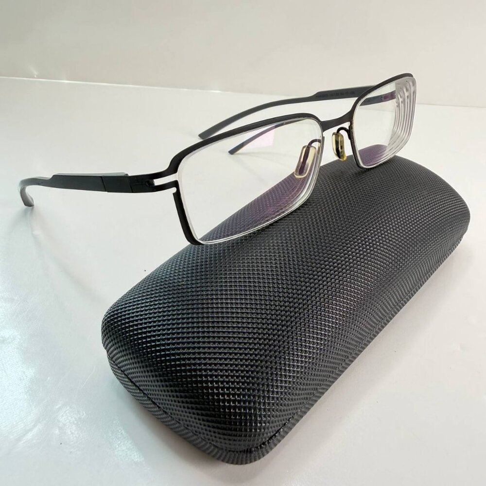Manhattan Eyewear – Model 8323 (Germany) - Rectangular Minimalist Optical Frame